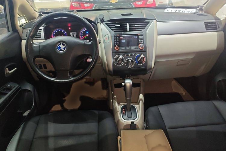 Used Venucia R50 2015 1.6L Automatic Fashion Edition Interior 2