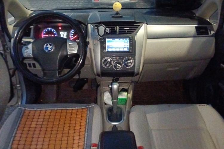 Used Venucia R50 2015 1.6L Automatic Luxury Edition Interior 2