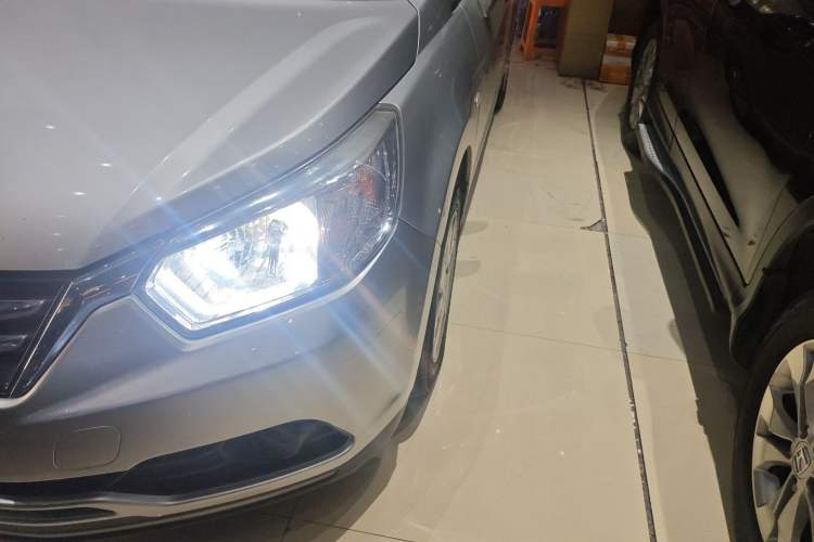 Used Venucia R50 2015 1.6L Automatic Fashion Edition Left Front Headlight