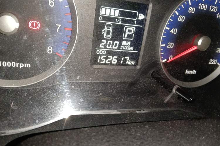Used Venucia R50 2015 1.6L Automatic Luxury Edition Odometer Close Up