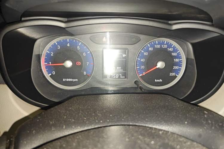 Used Venucia R50 2015 1.6L Manual Fashion Edition Odometer Close Up