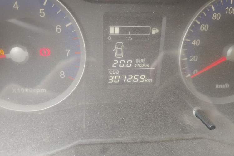 Used Venucia R50 2015 1.6L Manual Fashion Edition Odometer Close Up