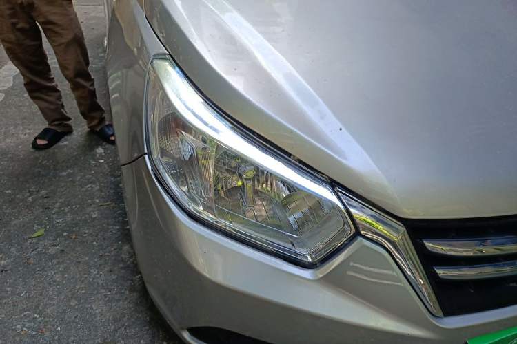 Used Venucia R50 2015 1.6L Manual Fashion Edition Right Front Headlight