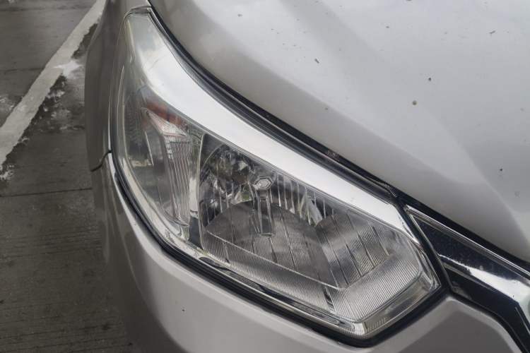 Used Venucia R50 2015 1.6L Manual Fashion Edition Right Front Headlight
