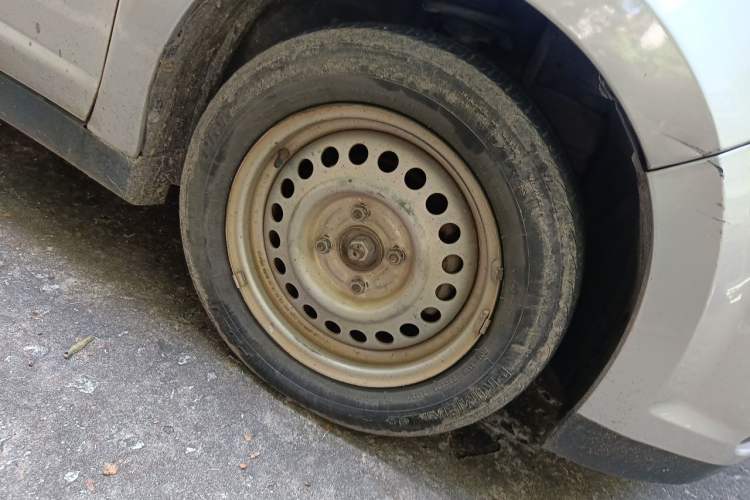 Used Venucia R50 2015 1.6L Manual Fashion Edition Right Front Wheel Hub