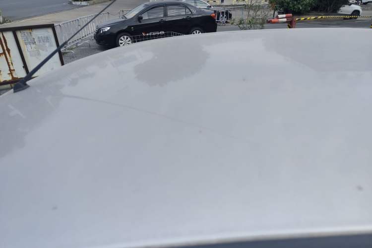 Used Venucia R50 2015 1.6L Automatic Fashion Edition Roof