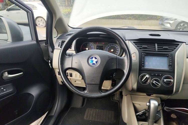 Used Venucia R50 2015 1.6L Automatic Fashion Edition Steering Wheel