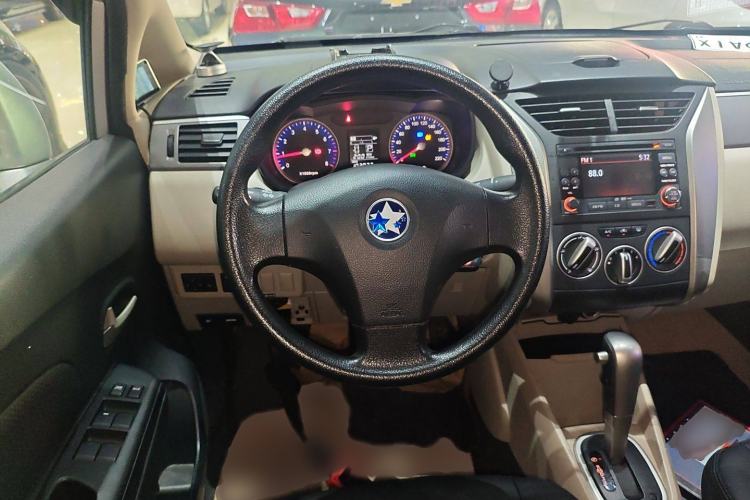 Used Venucia R50 2015 1.6L Automatic Fashion Edition Steering Wheel