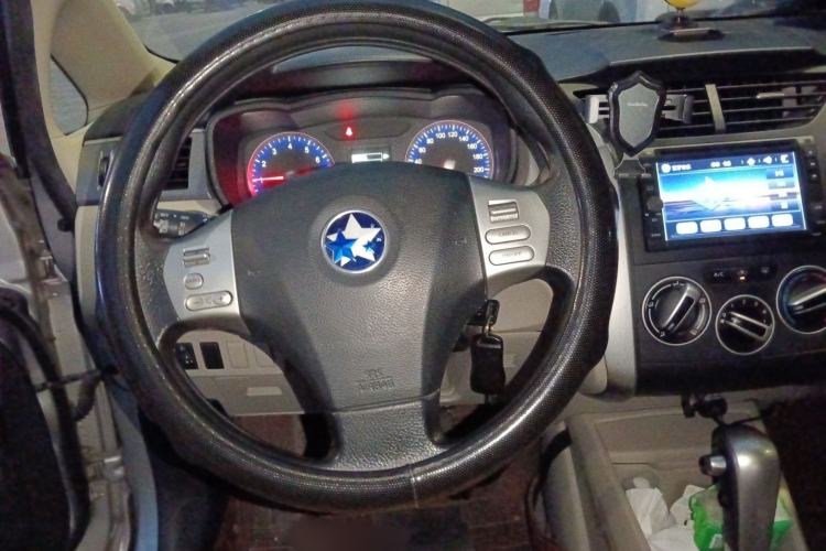 Used Venucia R50 2015 1.6L Automatic Luxury Edition Steering Wheel
