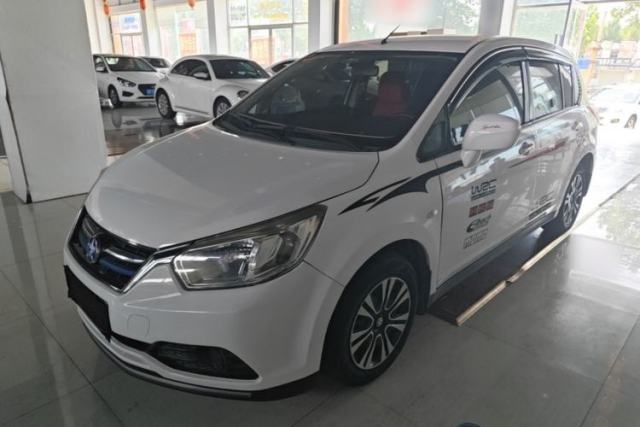 Ojetý Venucia R50 2015 1.6L Automatic Fashion Edition