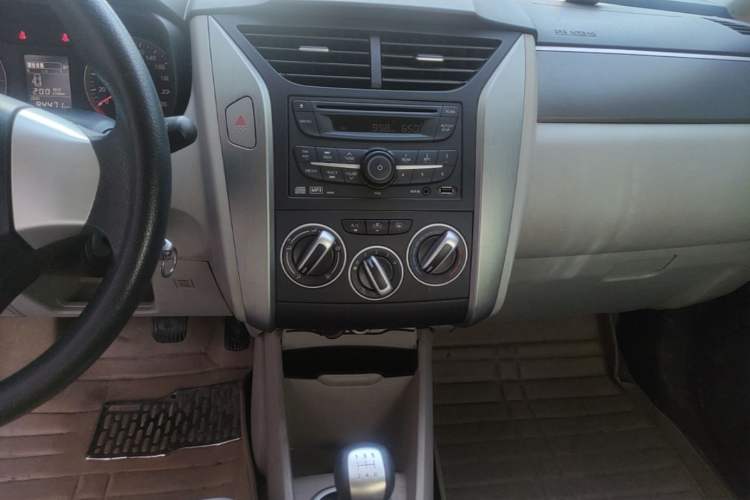 Used Venucia R50 2015 1.6L Manual Luxury Edition Audio And AC Panel