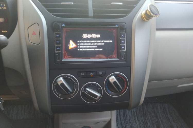 Used Venucia R50 2015 1.6L Automatic Fashion Edition Audio And AC Panel