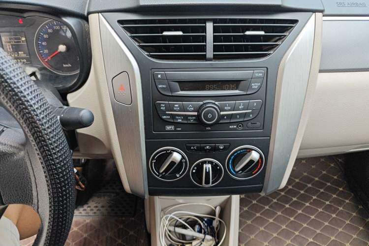 Used Venucia R50 2015 1.6L Manual Fashion Edition Audio And AC Panel