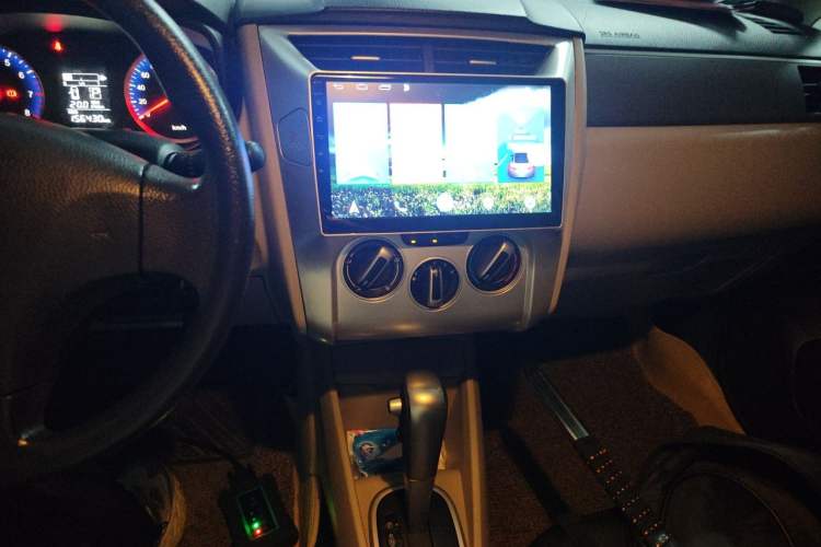 Used Venucia R50 2015 1.6L Automatic Fashion Edition Audio And AC Panel