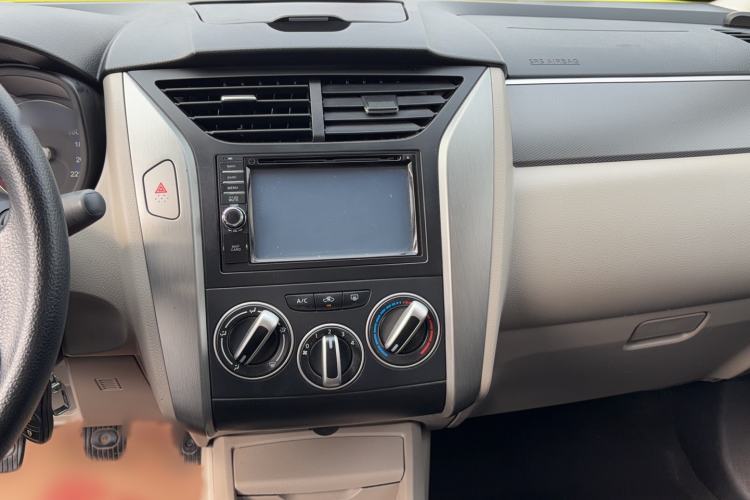 Used Venucia R50 2015 1.6L Manual Fashion Edition Audio And AC Panel
