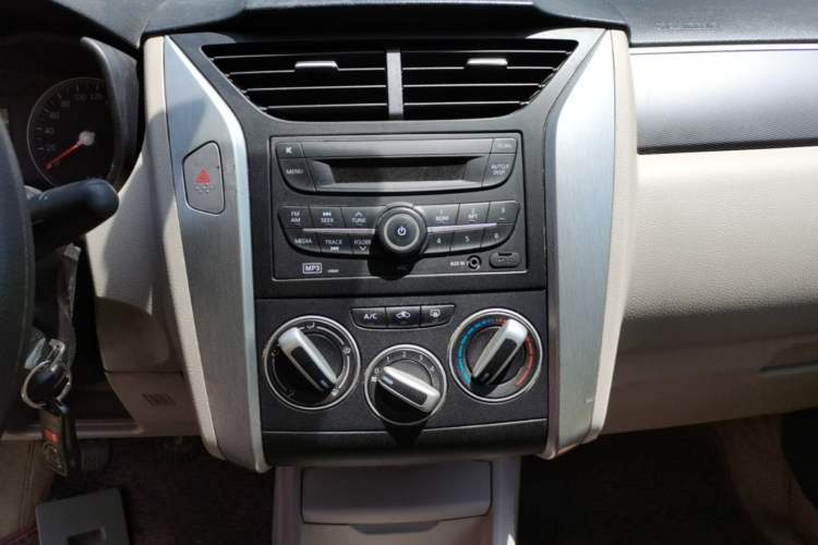 Used Venucia R50 2015 1.6L Manual Fashion Edition Audio And AC Panel