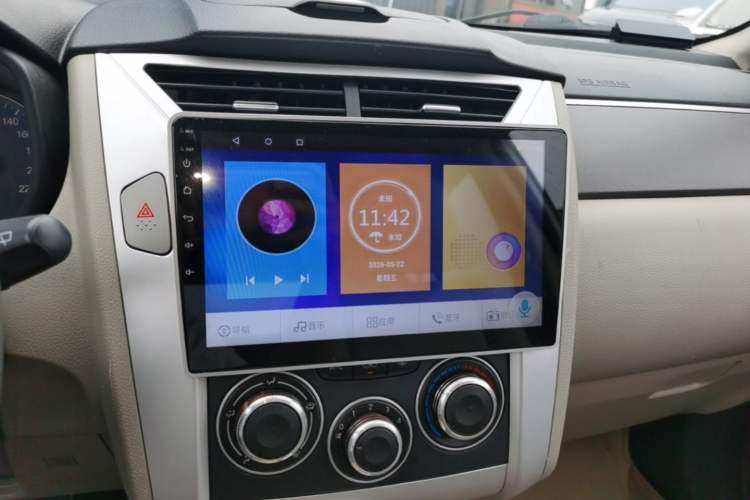 Used Venucia R50 2015 1.6L Automatic Luxury Edition Audio And AC Panel