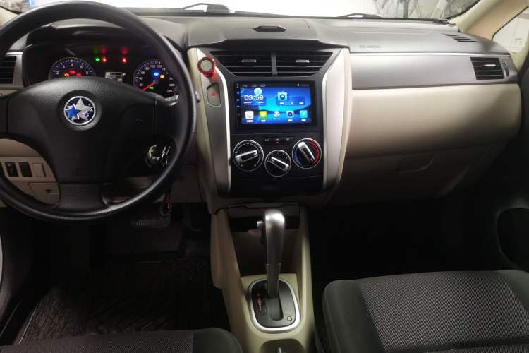 Used Venucia R50 2015 1.6L Automatic Fashion Edition Audio And AC Panel