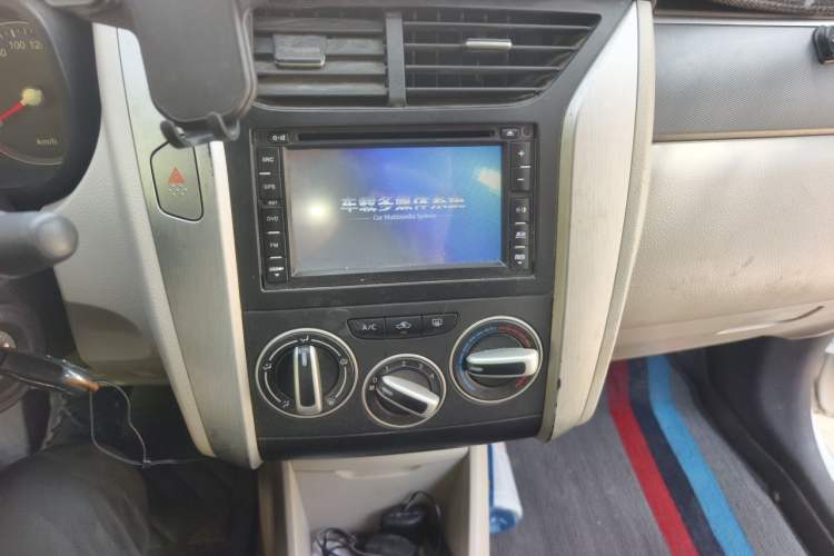 Used Venucia R50 2015 1.6L Manual Fashion Edition Audio And AC Panel