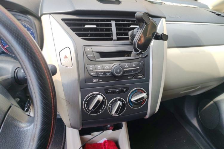 Used Venucia R50 2015 1.6L Manual Fashion Edition Audio And AC Panel
