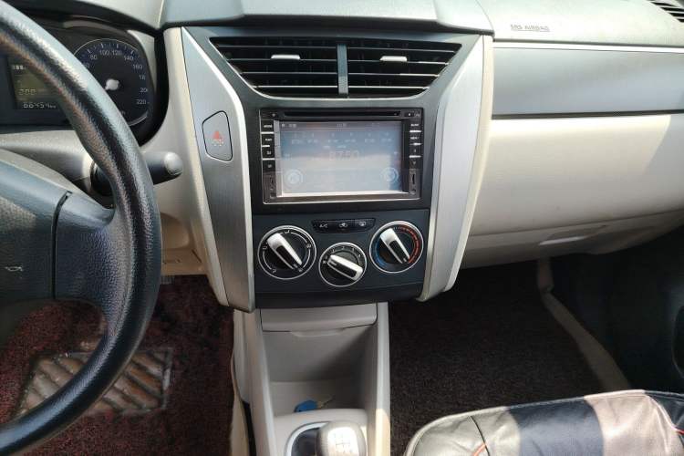 Used Venucia R50 2015 1.6L Manual Fashion Edition Audio And AC Panel