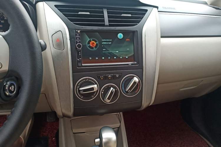 Used Venucia R50 2015 1.6L Automatic Luxury Edition Audio And AC Panel