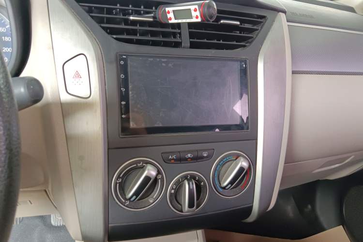 Used Venucia R50 2015 1.6L Manual Fashion Edition Audio And AC Panel