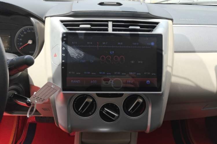 Used Venucia R50 2015 1.6L Automatic Fashion Edition Audio And AC Panel