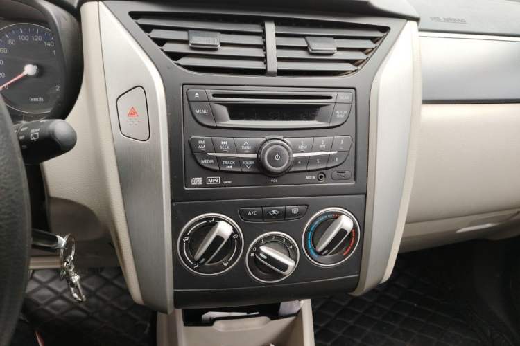 Used Venucia R50 2015 1.6L Manual Luxury Edition Audio And AC Panel