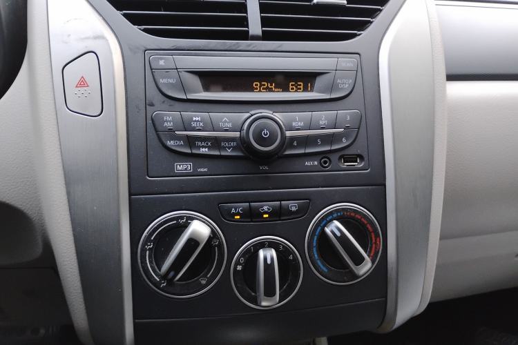 Used Venucia R50 2015 1.6L Automatic Fashion Edition Audio And AC Panel