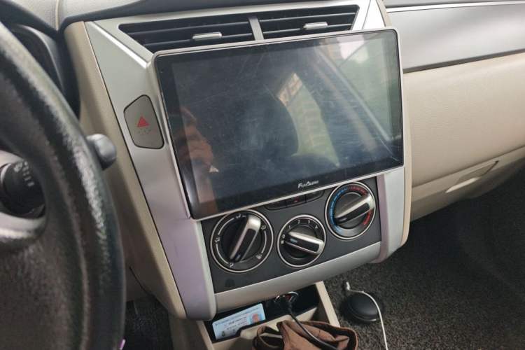 Used Venucia R50 2015 1.6L Manual Fashion Edition Audio And AC Panel