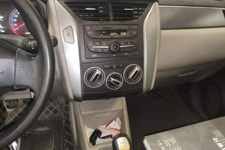 Used Venucia R50 2015 1.6L Manual Fashion Edition Audio And AC Panel