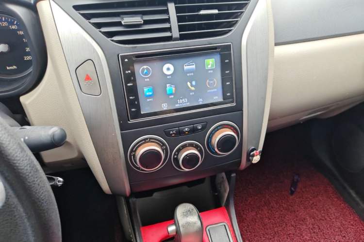 Used Venucia R50 2015 1.6L Automatic Fashion Edition Audio And AC Panel