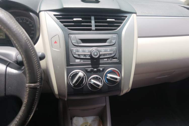 Used Venucia R50 2015 1.6L Manual Fashion Edition Audio And AC Panel