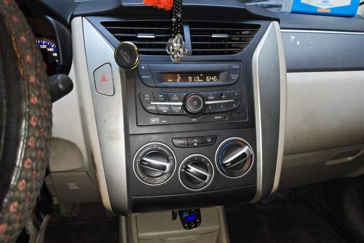 Used Venucia R50 2015 1.6L Manual Fashion Edition Audio And AC Panel