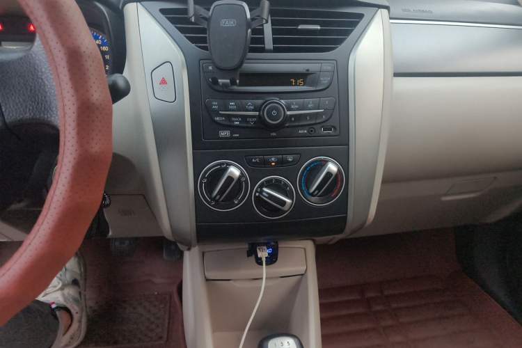 Used Venucia R50 2015 1.6L Manual Fashion Edition Audio And AC Panel