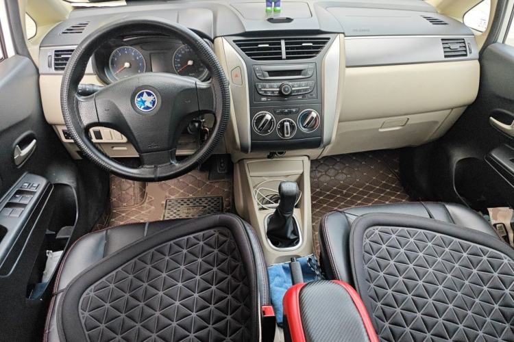 Used Venucia R50 2015 1.6L Manual Fashion Edition Center Console