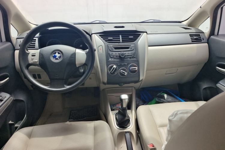 Used Venucia R50 2015 1.6L Manual Luxury Edition Center Console