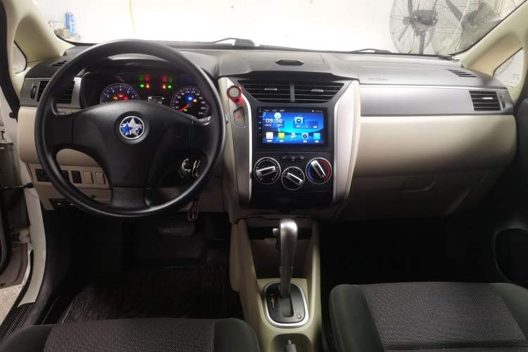 Used Venucia R50 2015 1.6L Automatic Fashion Edition Center Console