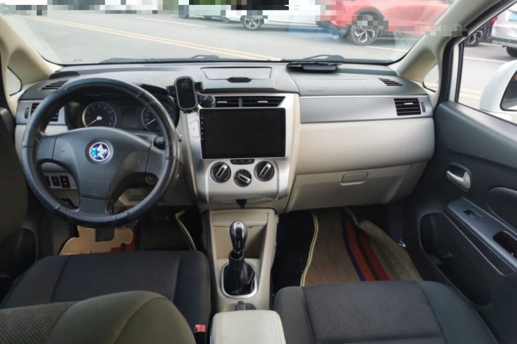 Used Venucia R50 2015 1.6L Manual Fashion Edition Center Console