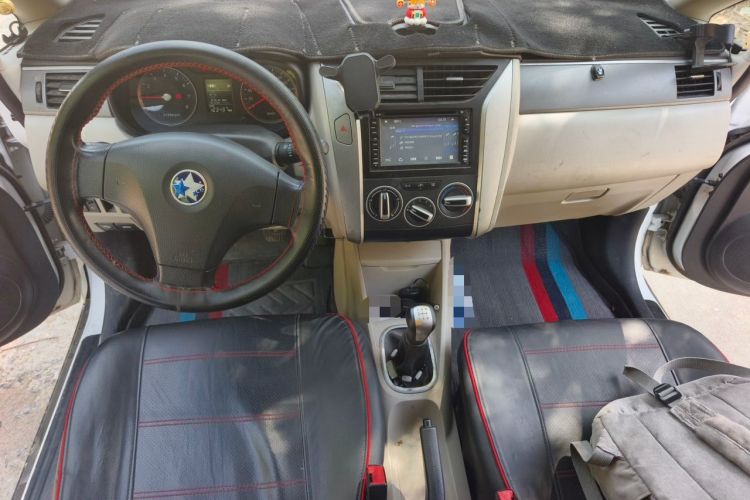 Used Venucia R50 2015 1.6L Manual Fashion Edition Center Console