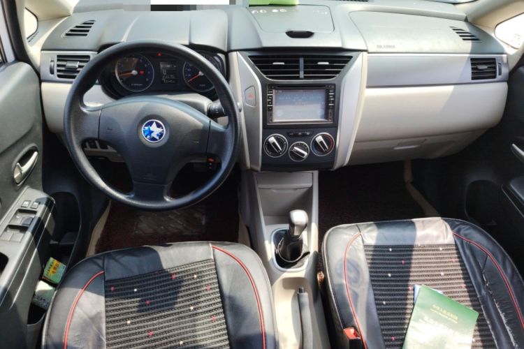 Used Venucia R50 2015 1.6L Manual Fashion Edition Center Console