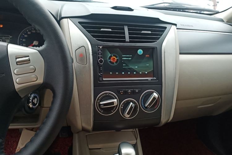 Used Venucia R50 2015 1.6L Automatic Luxury Edition Center Console