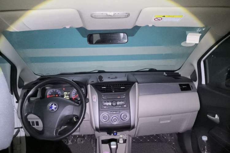 Used Venucia R50 2015 1.6L Manual Fashion Edition Center Console
