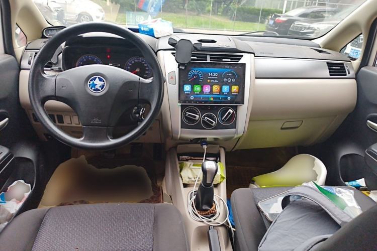 Used Venucia R50 2015 1.6L Manual Fashion Edition Center Console