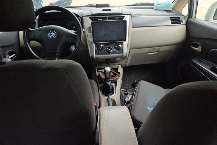 Used Venucia R50 2015 1.6L Manual Fashion Edition Center Console