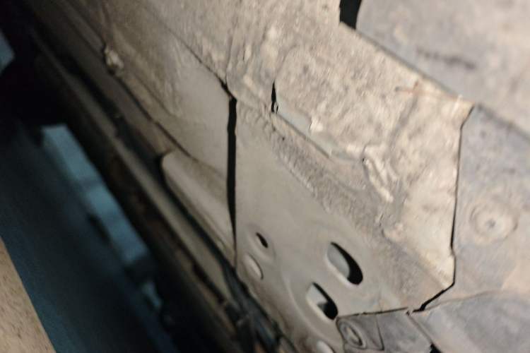 Used Venucia R50 2015 1.6L Automatic Fashion Edition Chassis Front Right