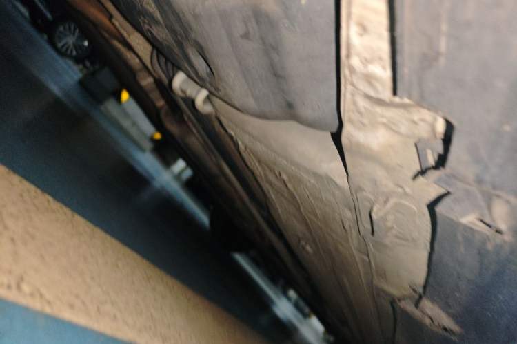 Used Venucia R50 2015 1.6L Automatic Fashion Edition Chassis Rear Right