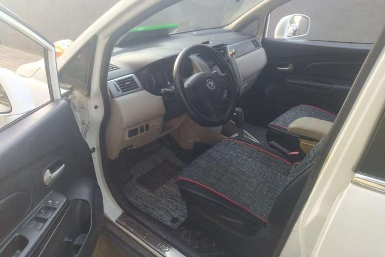 Used Venucia R50 2015 1.6L Automatic Fashion Edition Driver Seat