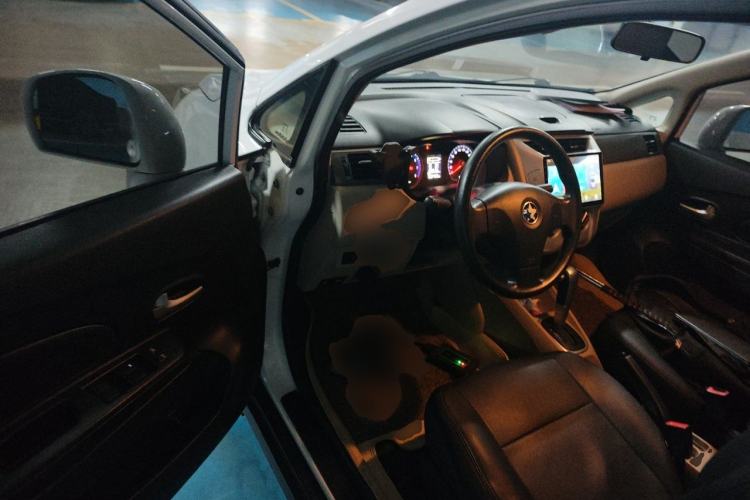 Used Venucia R50 2015 1.6L Automatic Fashion Edition Driver Seat